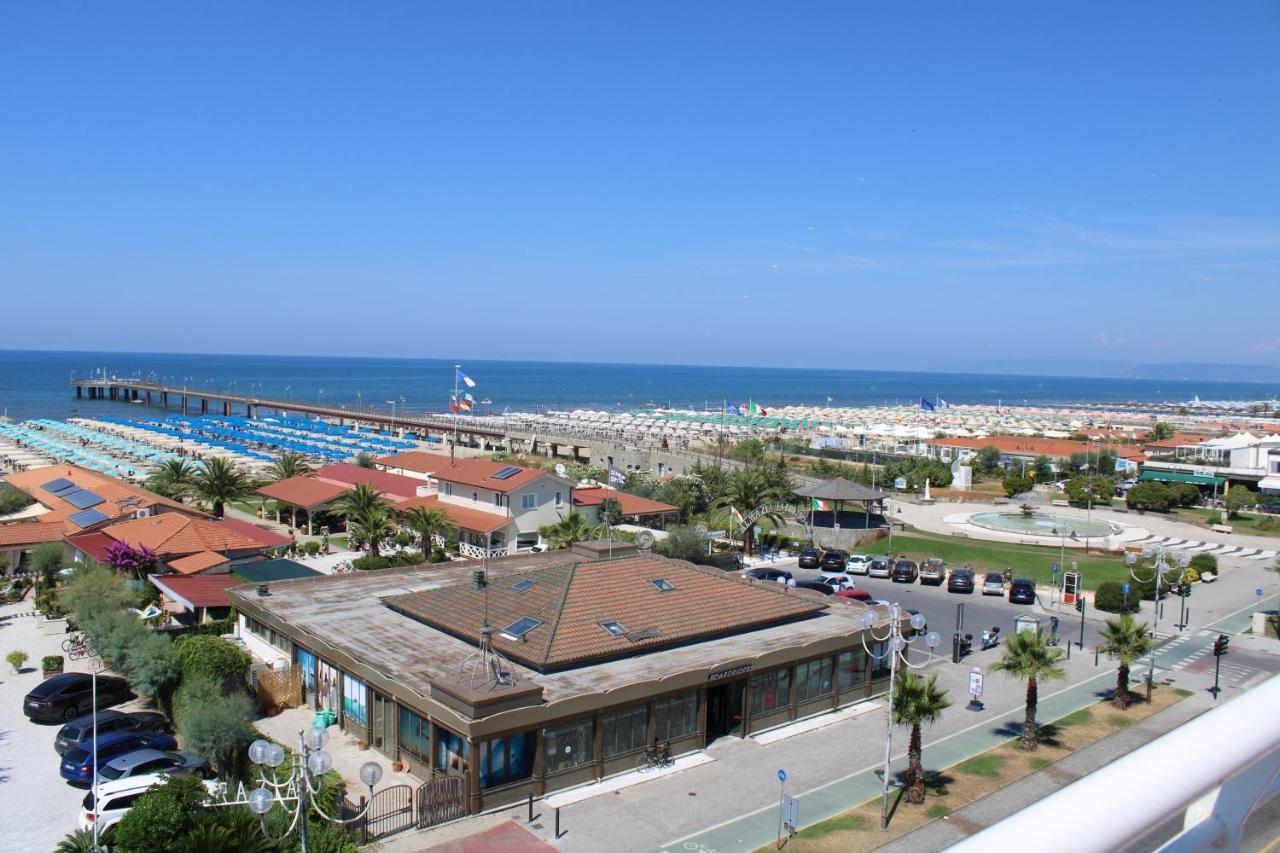 Hotel Esplanade Marina di Pietrasanta Exterior photo