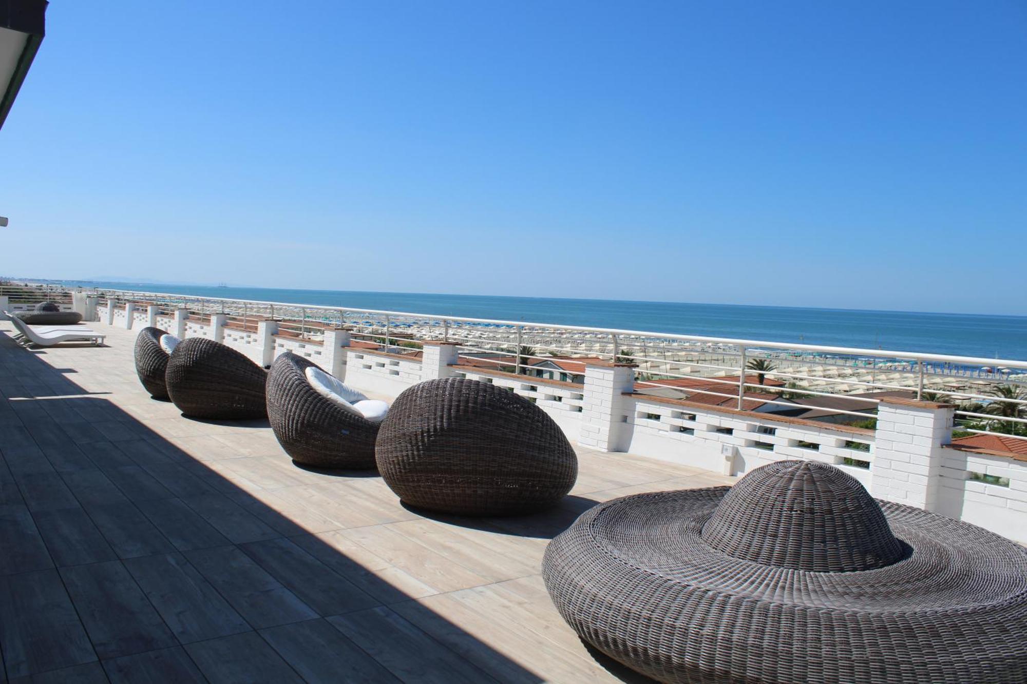Hotel Esplanade Marina di Pietrasanta Exterior photo