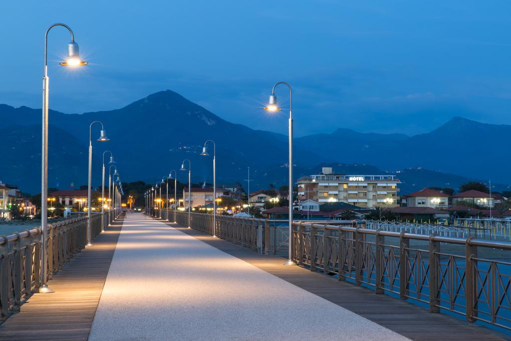Hotel Esplanade Marina di Pietrasanta Exterior photo