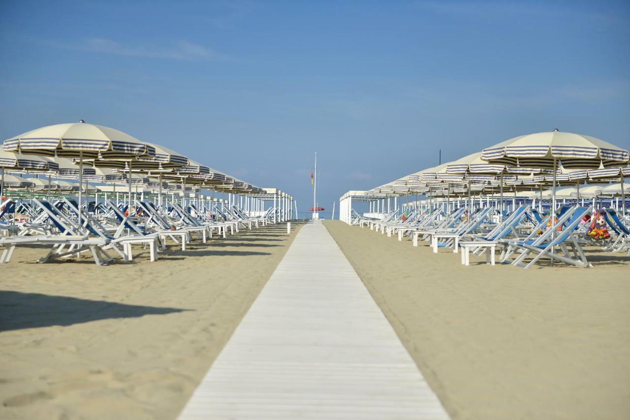 Hotel Esplanade Marina di Pietrasanta Exterior photo